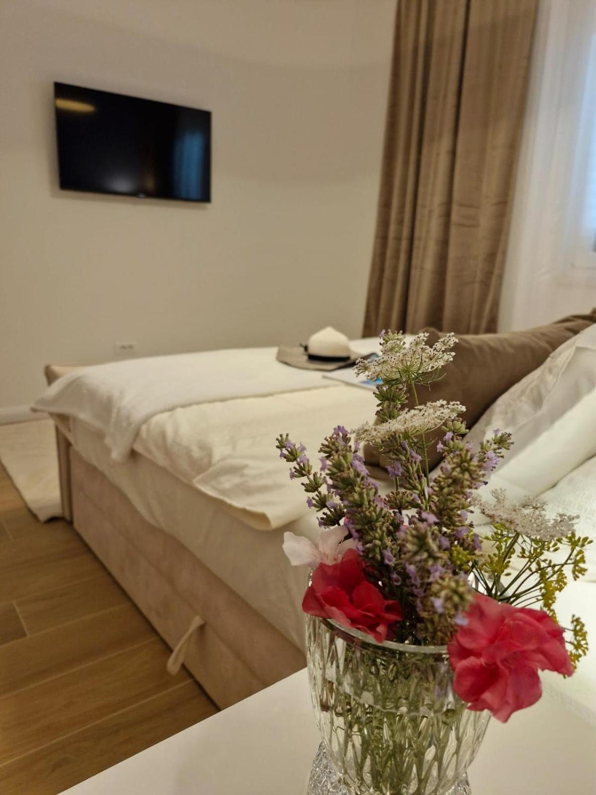 Sea View Luxury Apart Hotel Villa Conte With Swiming Pool And Romantic Spa Podstrana Exterior photo