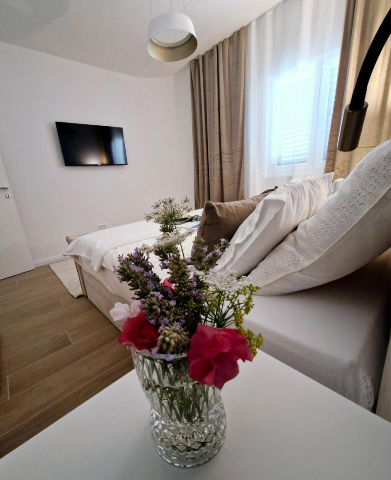 Sea View Luxury Apart Hotel Villa Conte With Swiming Pool And Romantic Spa Podstrana Exterior photo